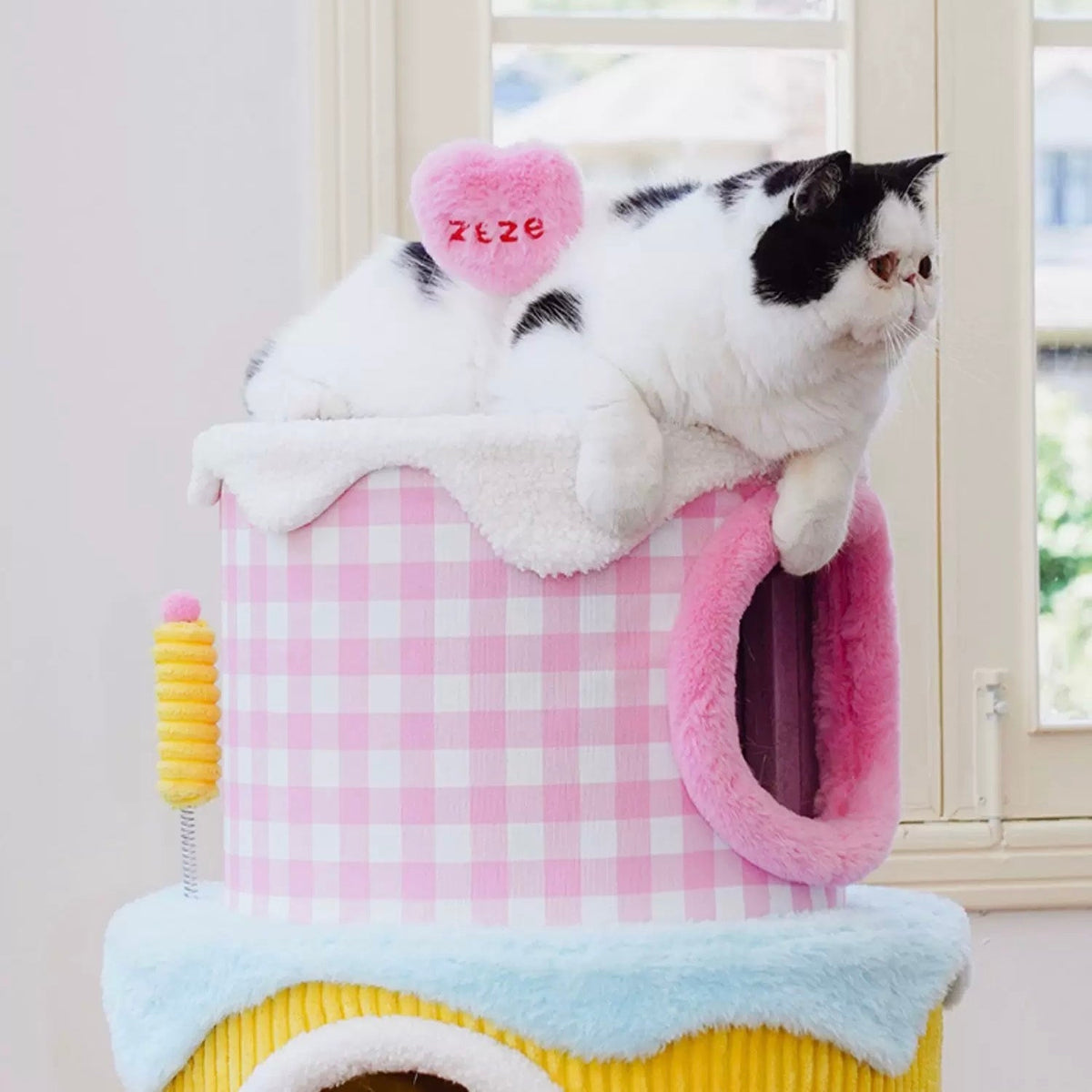 ZEZE Three-Layer Cream Cake Cat Tree – Plush Cat Tower, 110cm