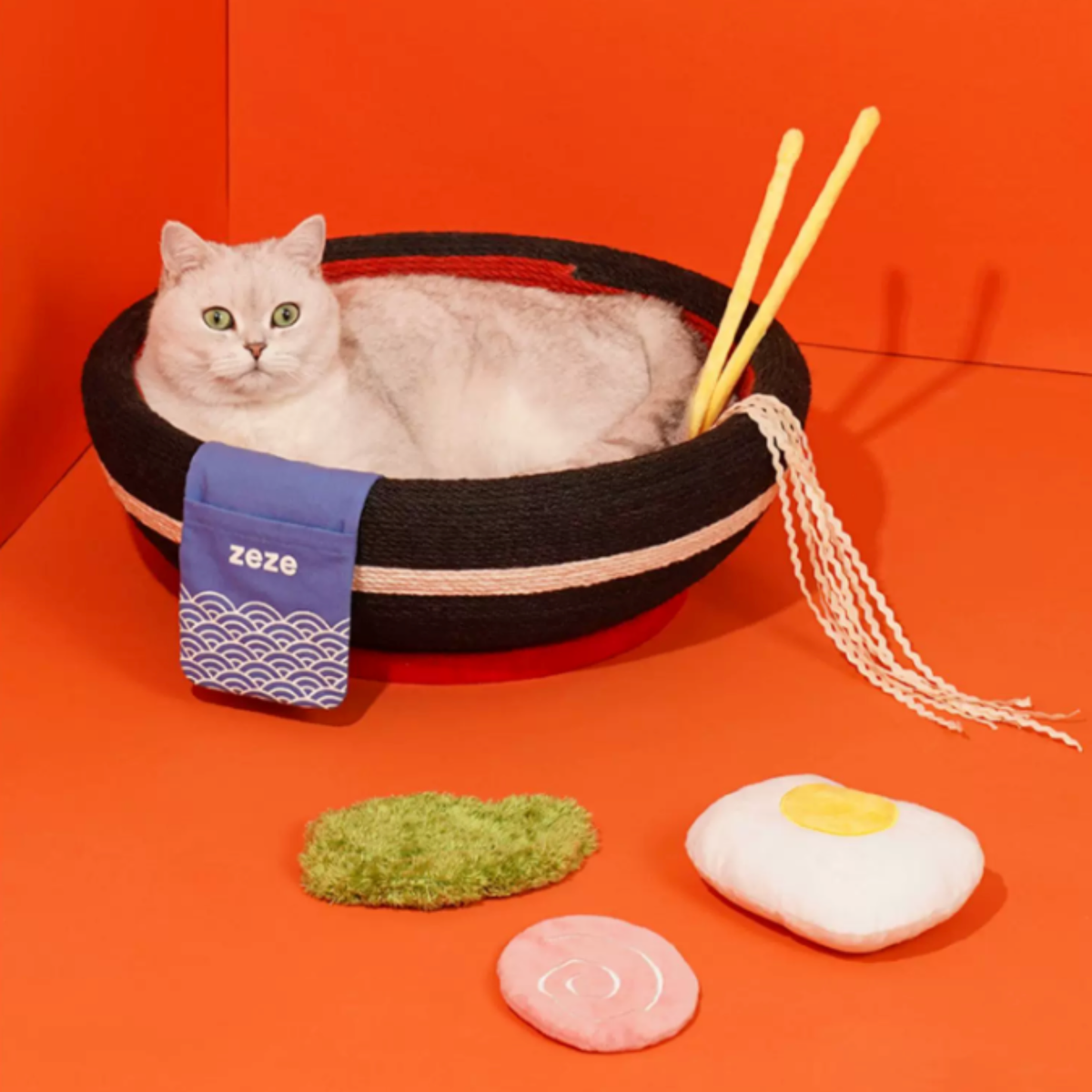ZEZE Ramen Bowl Cat Scratcher & Bed – Rope Scratching Bowl with Plush Toys, 48cm