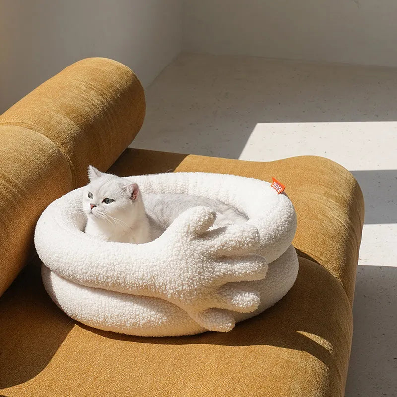 ZEZE Thank You Cat Bed – Soft Cream Plush with Hugging Arm